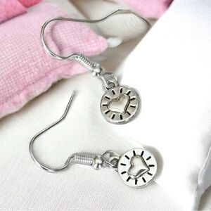 5 For $25💫Cute Small Silver Groovy Heart Dangles Earrings